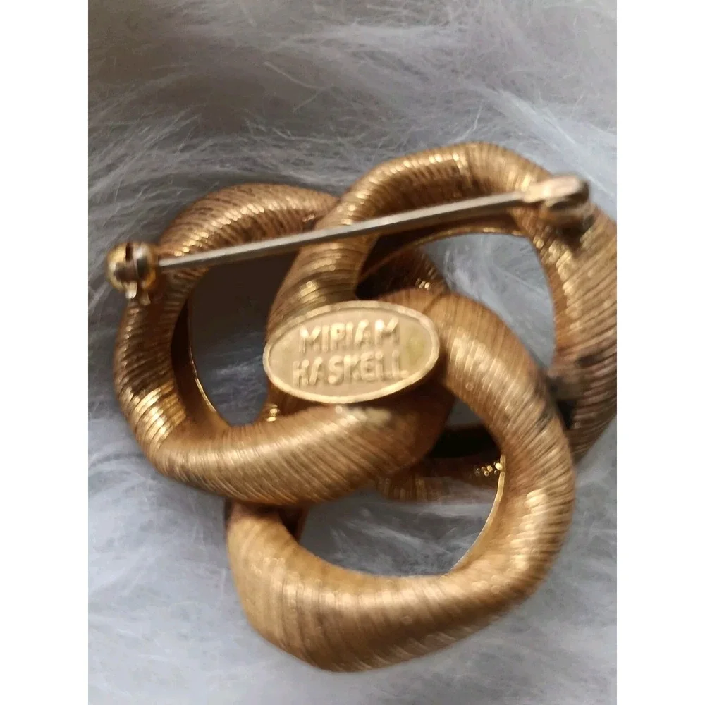 (Signed) Vintage Miriam Haskell Gold Tone Knot Brooch